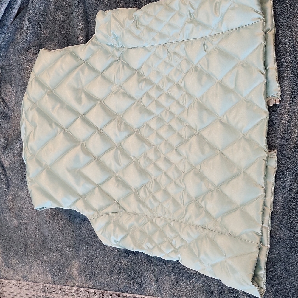 NWOT girls down vest. Size XL - Picture 4 of 6
